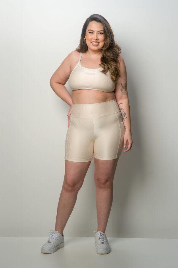 SHORTS THALI COM BOLSO LATERAL OFF WHITE - Imagem 2